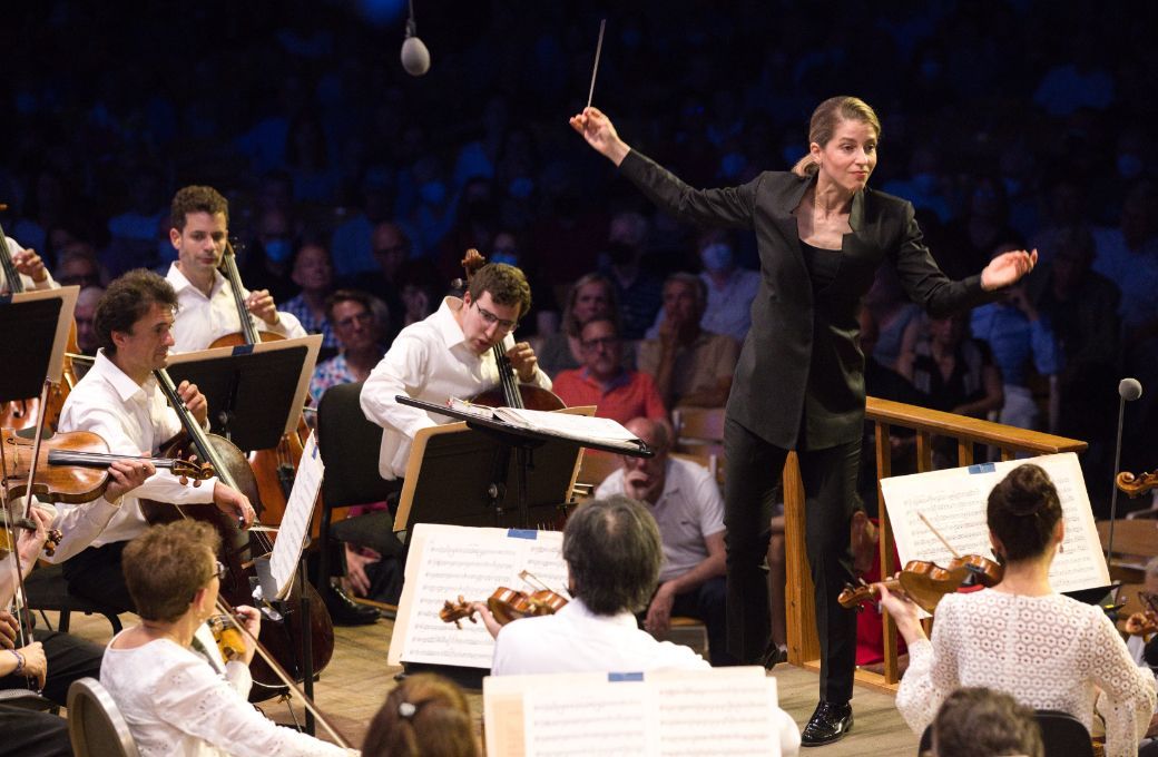 Karina Canellakis conducts the Boston Symphony Orchestra © Hilary Scott