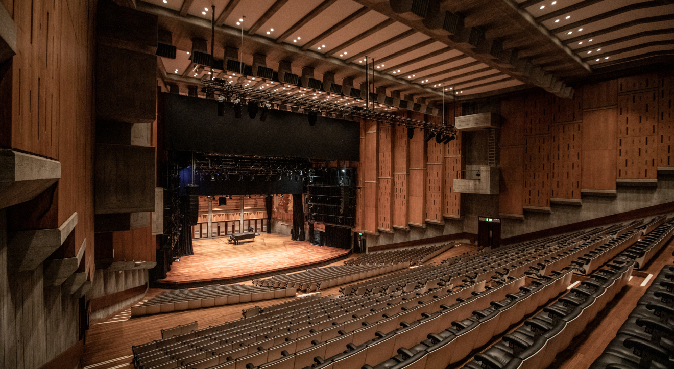 Queen Elizabeth Hall inside &copy; Victor Frankowski
