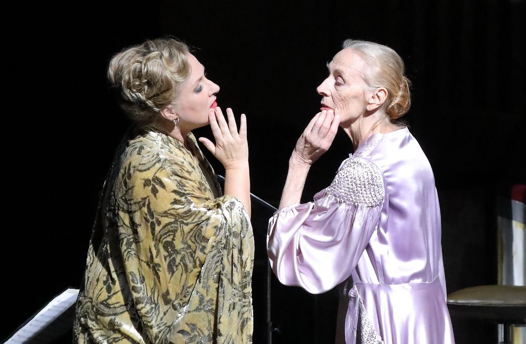 Diana Damrau (Gr&auml;fin) und Ute Vermehr &copy; Wilfried H&ouml;sl