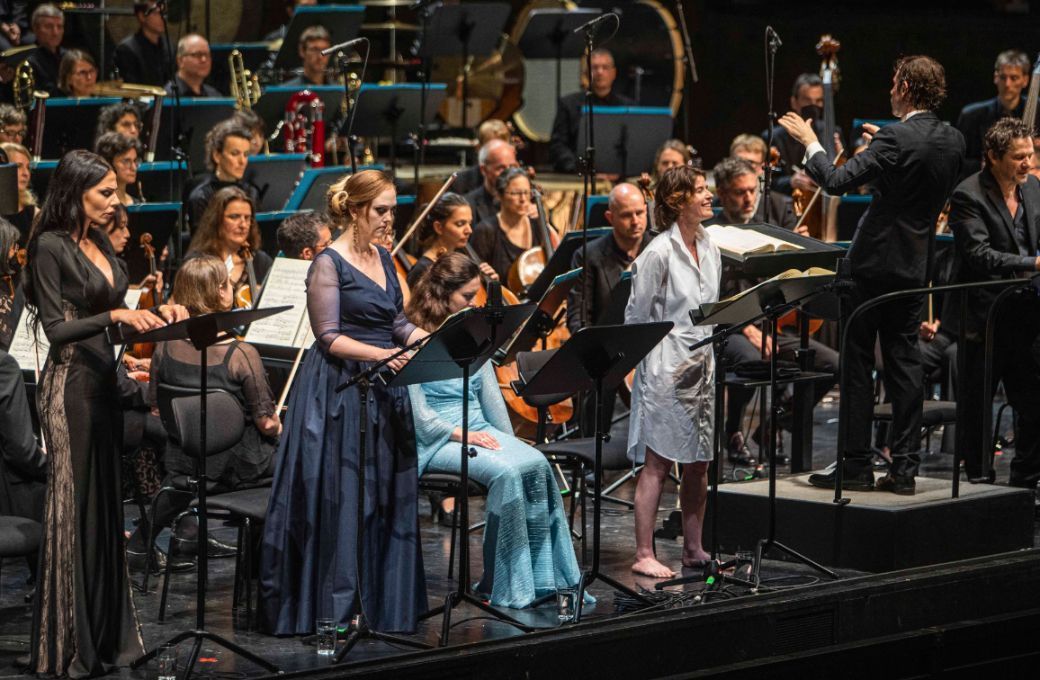 Martina Belli, Mélissa Petit, Elena Tsallagova, Irène Jacob, Maxime Pascal, Jérôme Kircher © Salzburger Festspiele | Marco Borelli