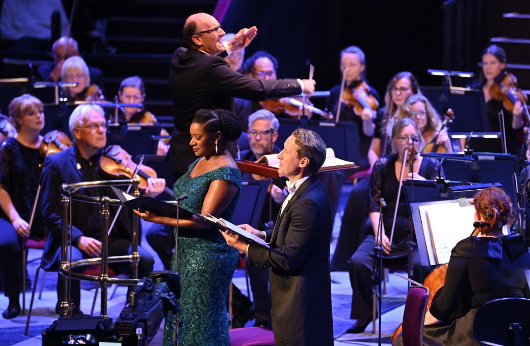 Andrew Manze, Elizabeth Llewellyn, Jacques Imbrailo and the BBC National Orchestra of Wales © BBC | Chris Christodoulou