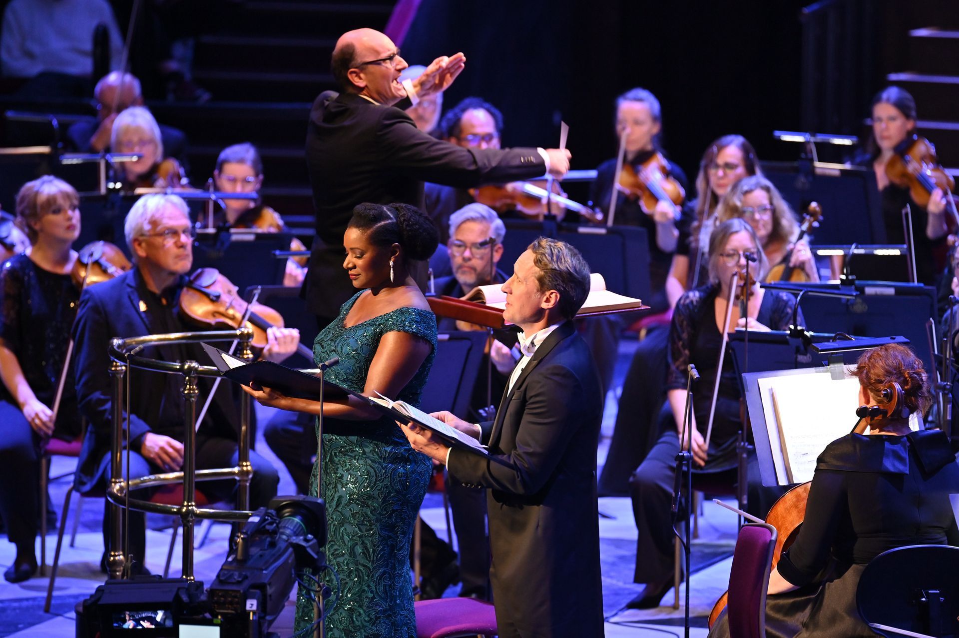 Andrew Manze, Elizabeth Llewellyn, Jacques Imbrailo and the BBC National Orchestra of Wales © BBC | Chris Christodoulou