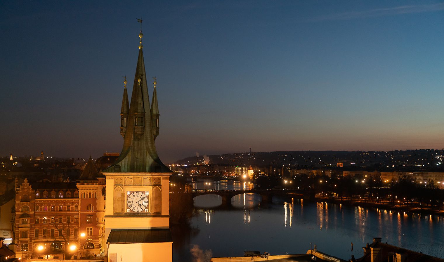 Le Musée Smetana, vu depuis la tour du Pont Charles, côté vieille ville © David Karlin