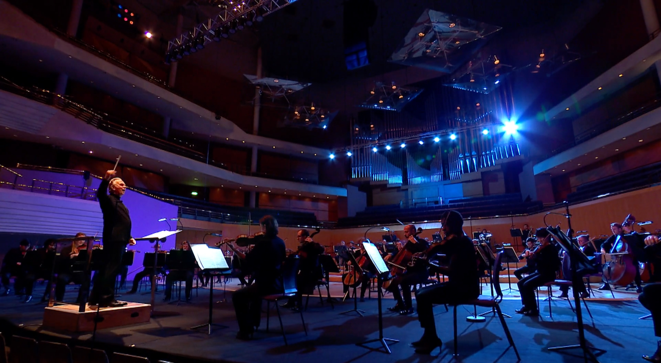 Sir Mark Elder conducting the Hallé &copy; The Hallé