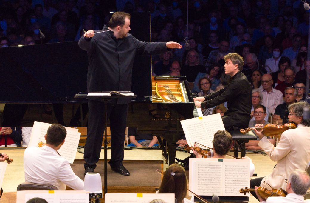 Andris Nelsons, Paul Lewis and the Boston Symphony Orchestra © Hilary Scott