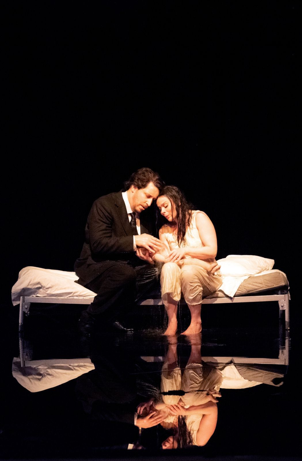 Mika Kares (Bluebeard) und Aušrinė Stundytė (Judith) © Salzburger Festspiele | Monika Rittershaus