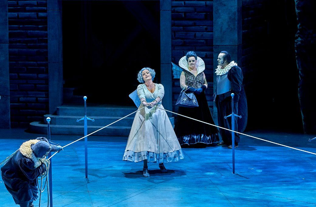 Camilla Nylund (Elsa von Brabant), Petra Lang (Ortrud) und Martin Gantner (Friedrich von Telramund) &copy; Enrico Nawrath