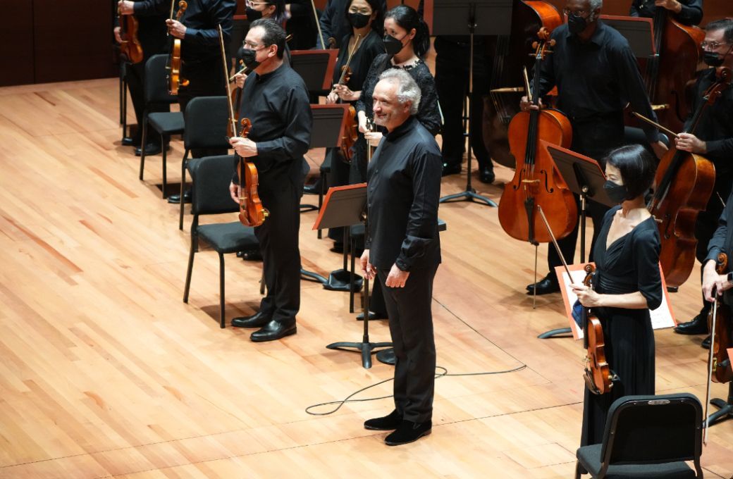 Louis Langr&eacute;e and the Mostly Mozart Festival Orchestra &copy; Steven Pisano for Bachtrack