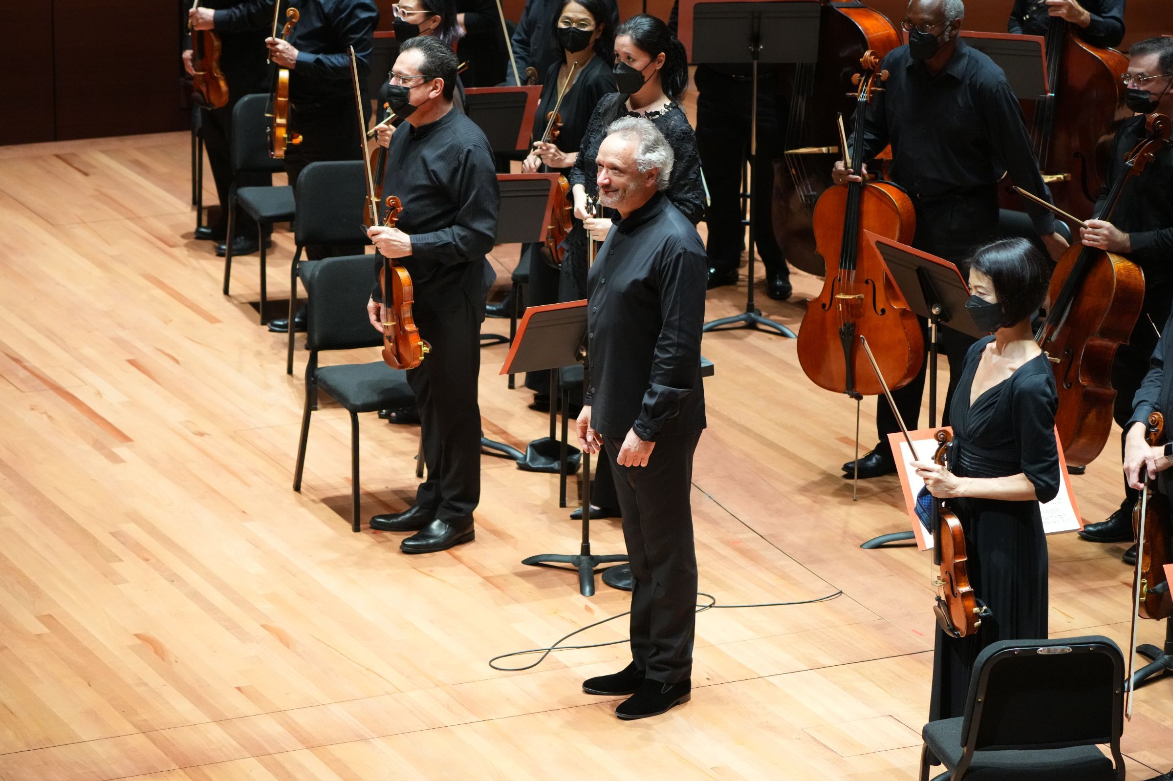 Louis Langrée and the Mostly Mozart Festival Orchestra &copy; Steven Pisano for Bachtrack