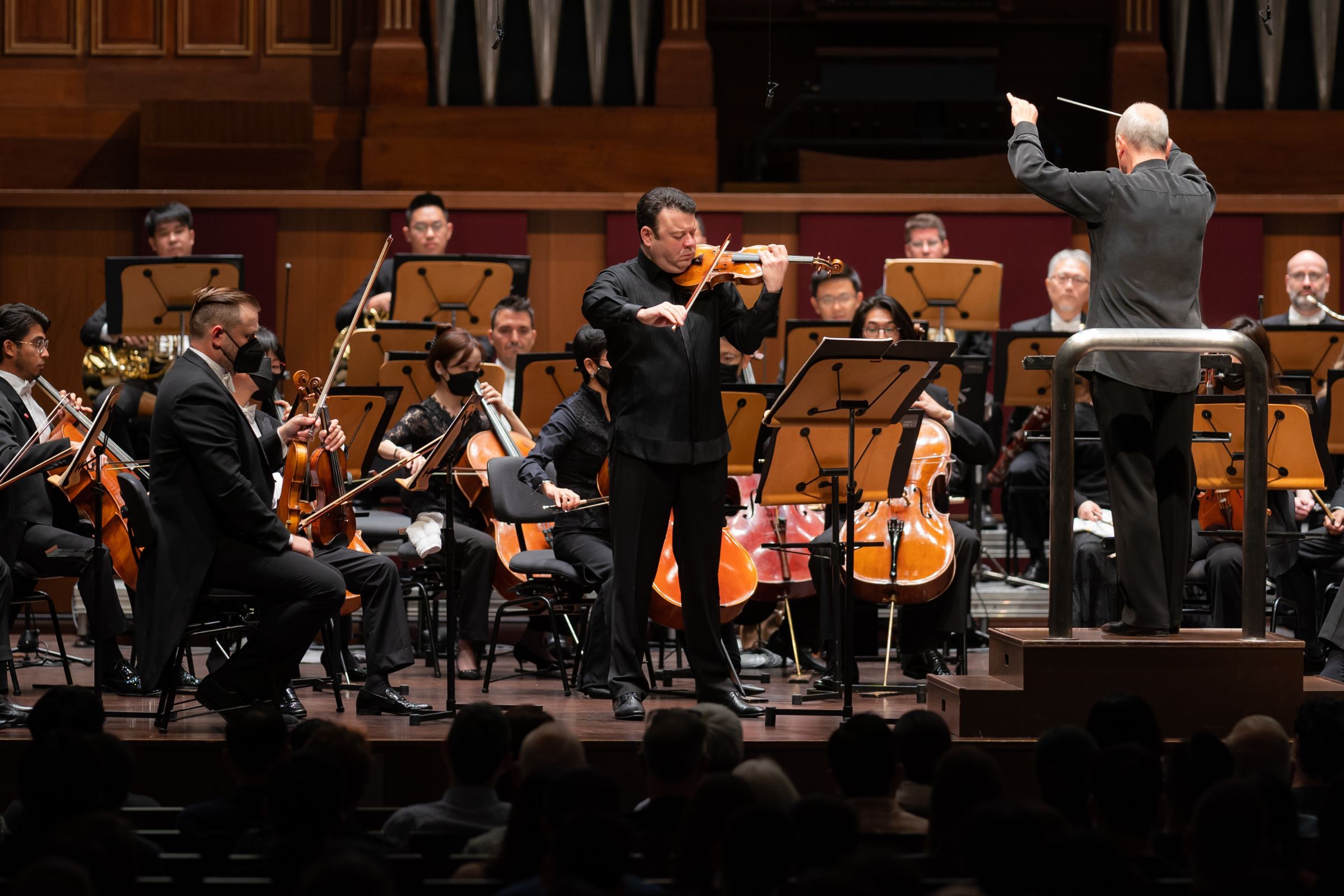 Vadim Gluzman and Hans Graf &copy; Singapore Symphony Orchestra | Aloysius Lim