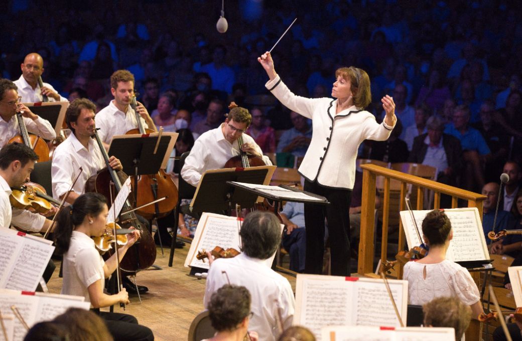 JoAnn Falletta conducts the BSO at Tanglewood &copy; Hilary Scott
