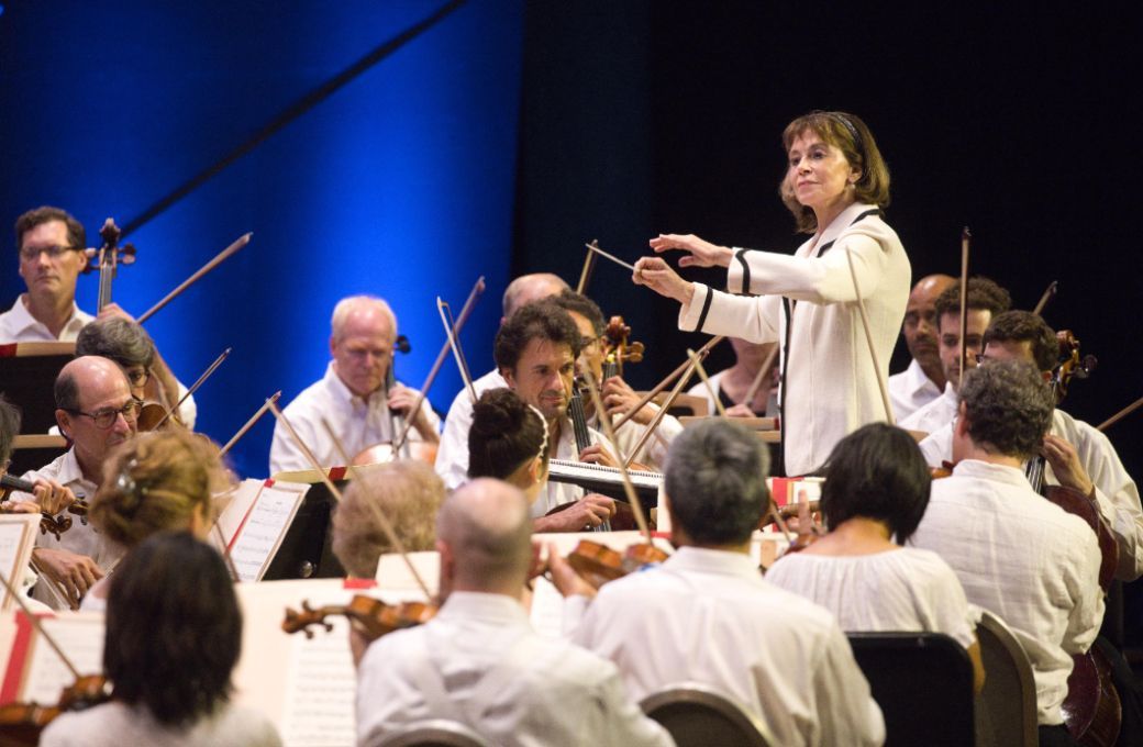 JoAnn Falletta conducts the BSO at Tanglewood &copy; Hilary Scott