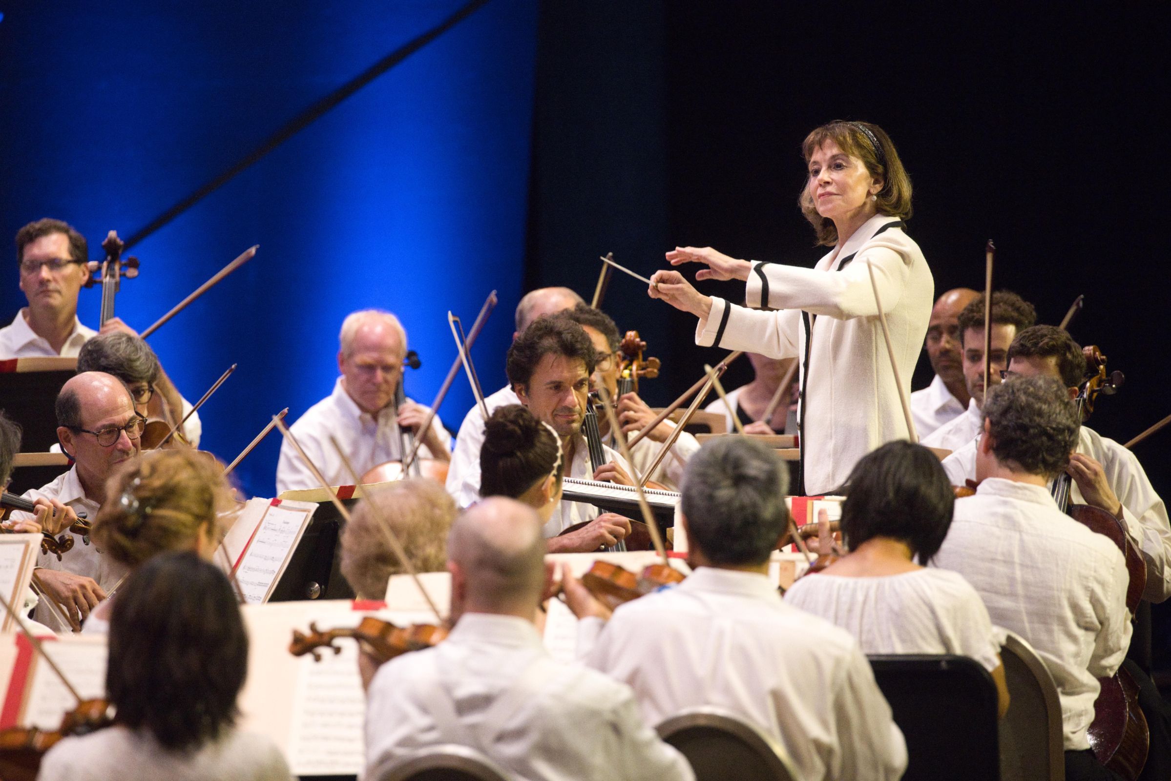 JoAnn Falletta conducts the BSO at Tanglewood &copy; Hilary Scott
