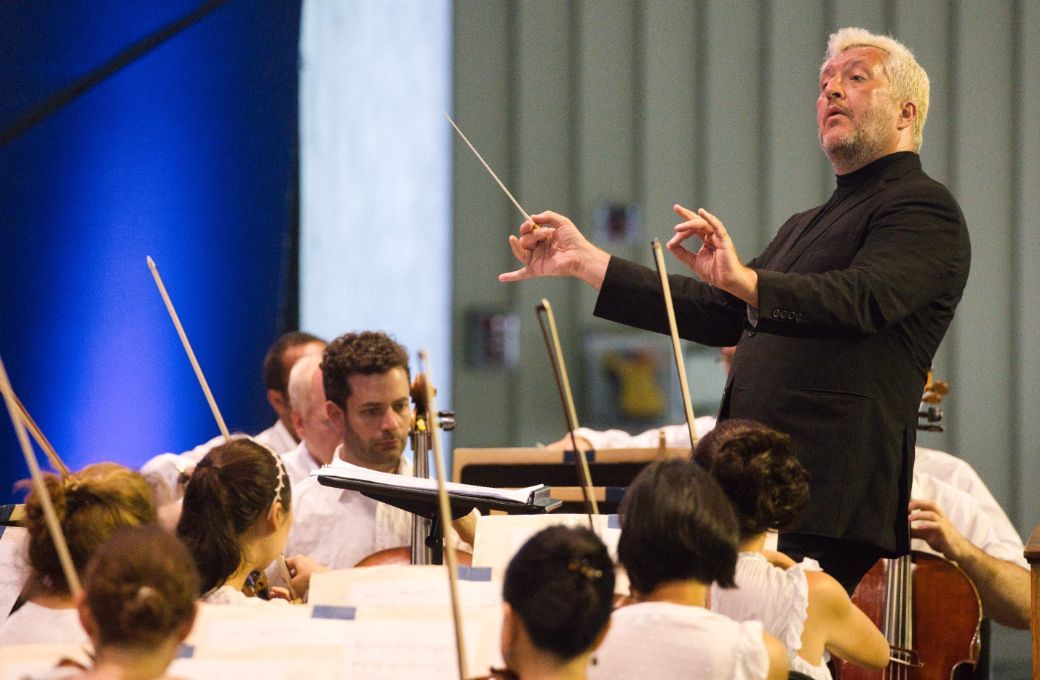 Thomas Ad&egrave;s conducts the BSO at Tanglewood &copy; Hilary Scott