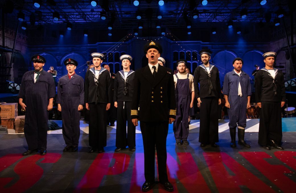 Peter Kirk (Ralph Rackstraw) and the Opera Holland Park Chorus © Ali Wright