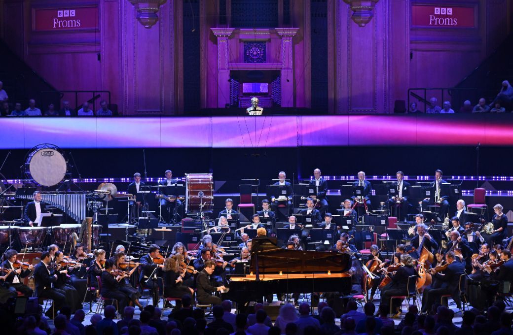 Benjamin Grosvenor, Marin Alsop and the Vienna Radio Symphony Orchestra © BBC | Chris Christodoulou