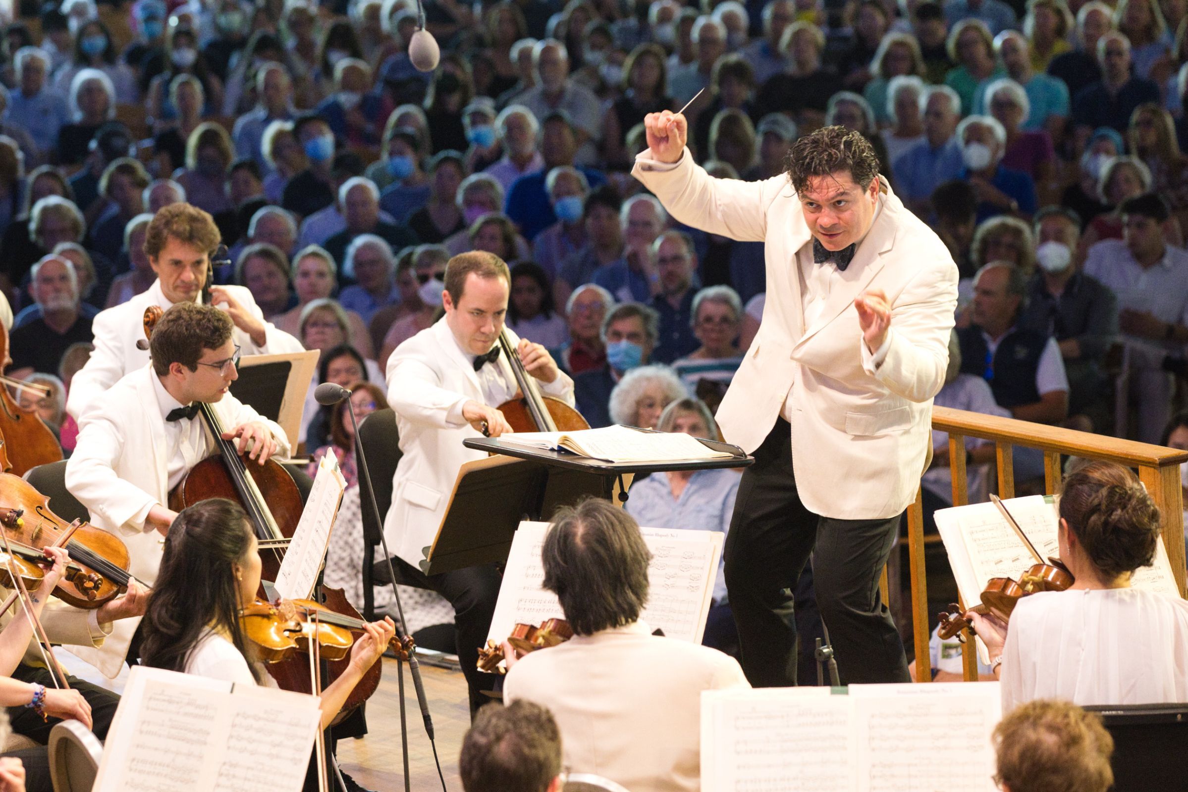 Cristian Măcelaru conducts the Boston Symphony Orchestra &copy; Hilary Scott
