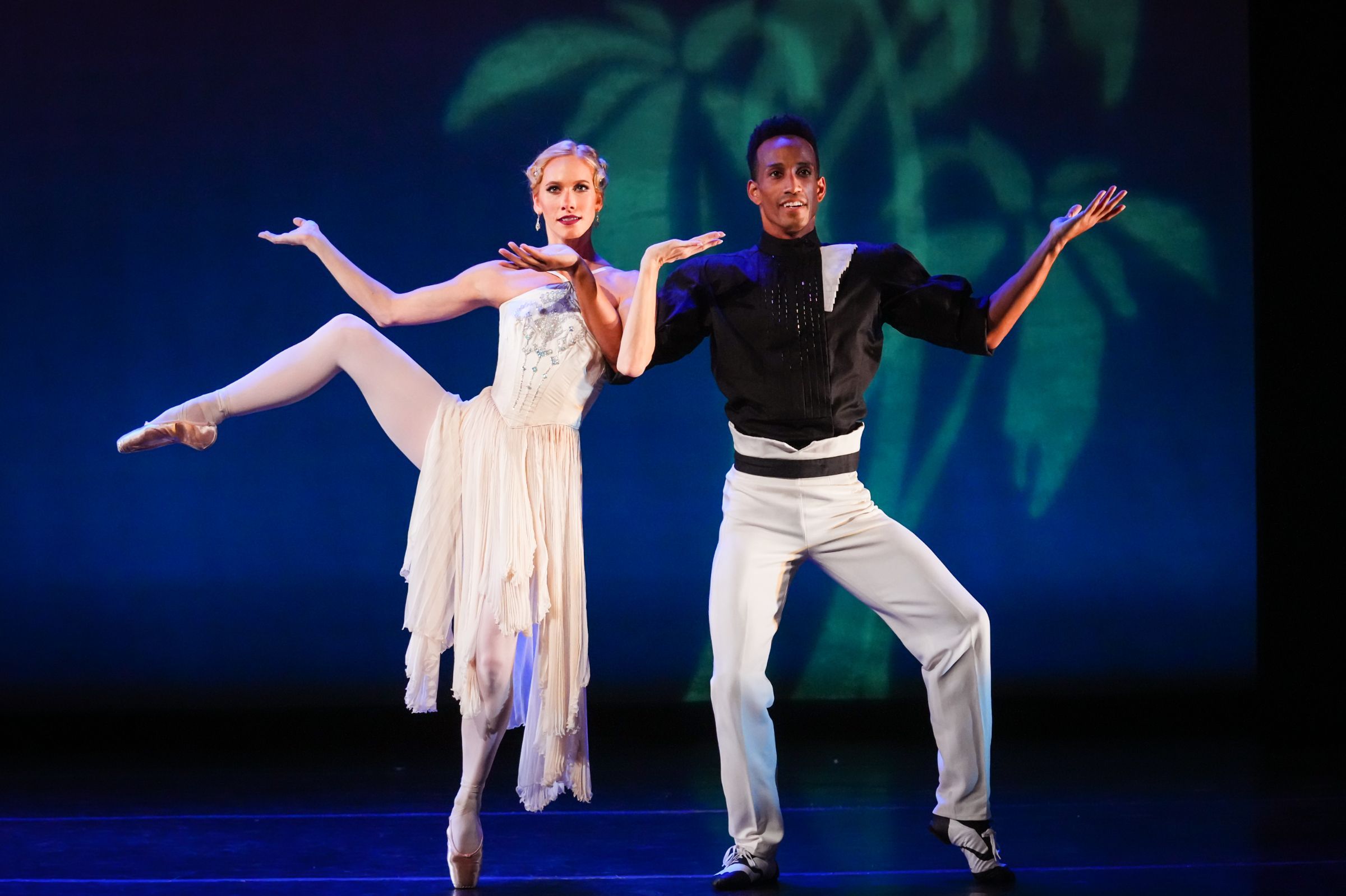 Danielle Brown and Ricardo Rhodes in <i>Varii Capricci</i> © Steven Pisano