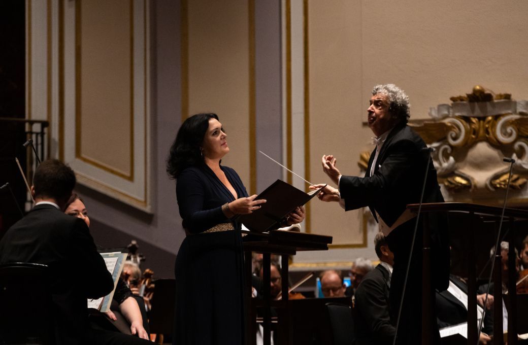 Evelina Dobračeva, Semyon Bychkov and the Czech Philharmonic © Jassy Earl
