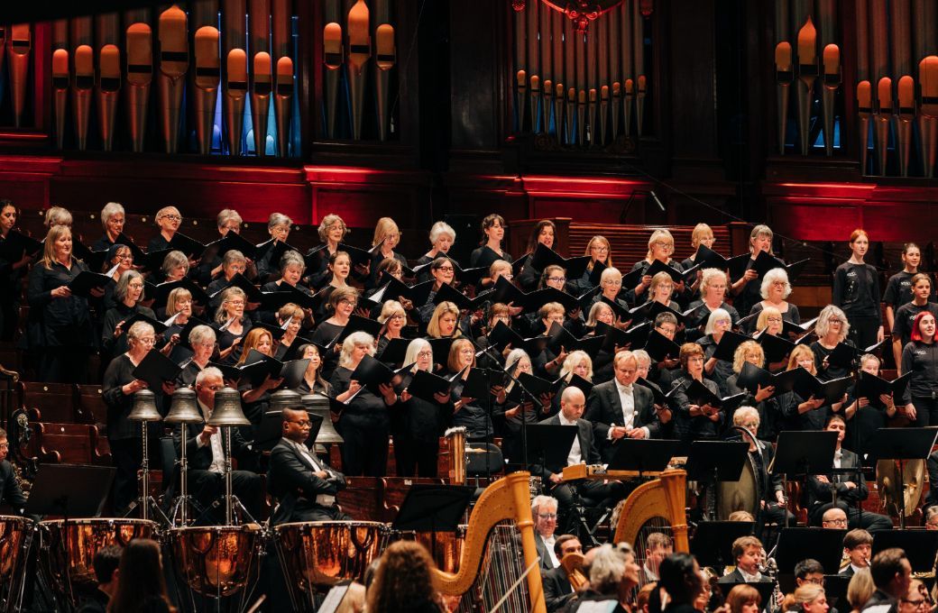 Members of the Edinburgh Festival Chorus, the RSNO Junior Chorus and RSNO © Andrew Perry