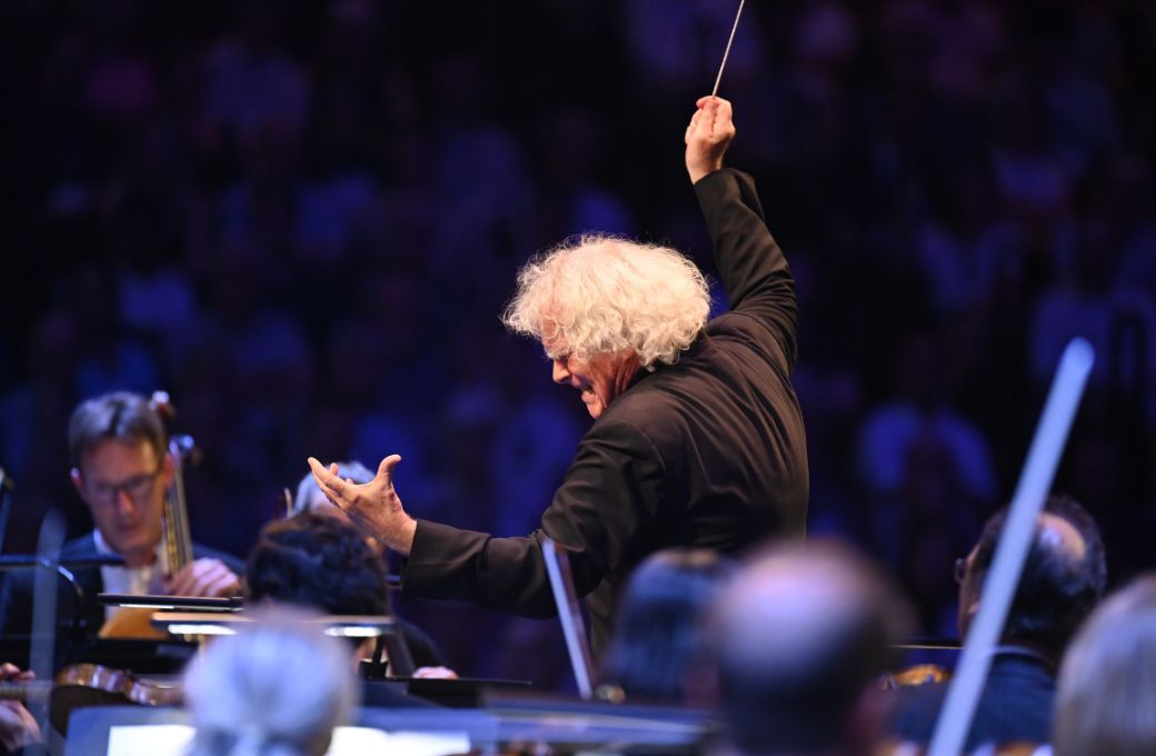 Sir Simon Rattle conducts the London Symphony Orchestra © BBC | Chris Christodoulou