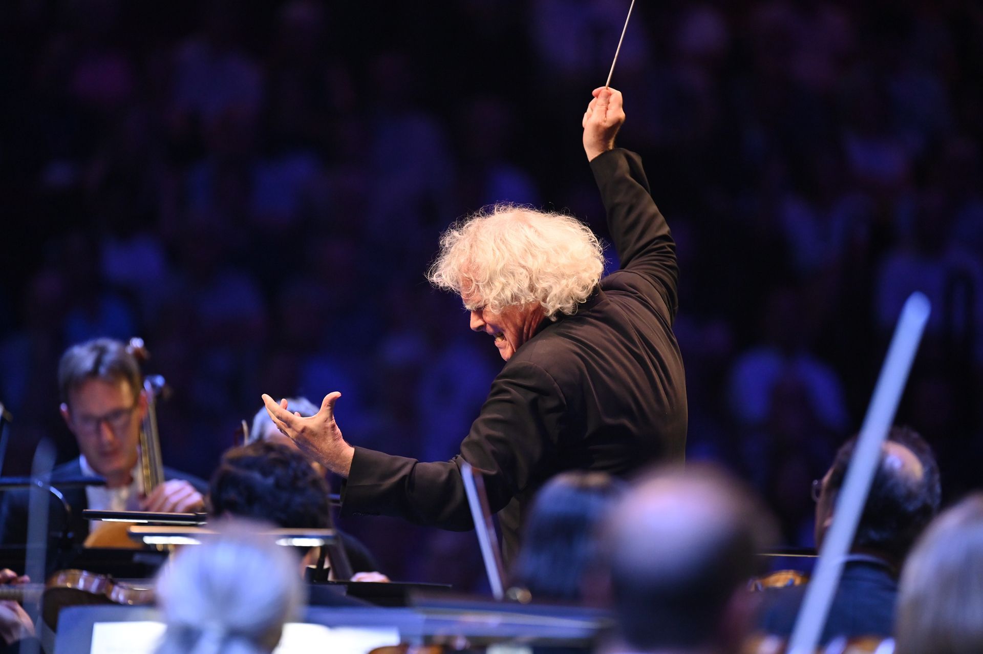 Sir Simon Rattle conducts the London Symphony Orchestra © BBC | Chris Christodoulou