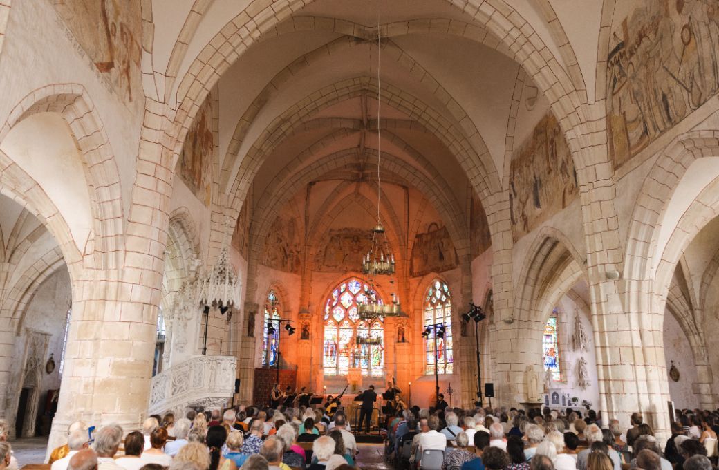 L'Ensemble Zene dans l'église de Vault-de-Lugny © Vincent Arbelet
