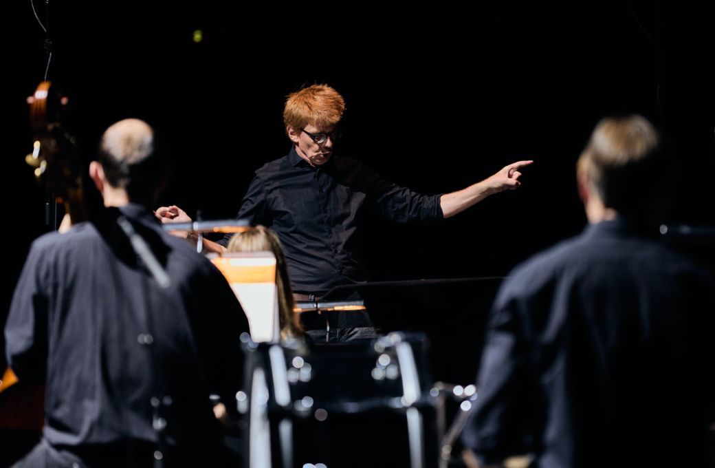 Enno Poppe and Ensemble Modern &copy; Fabian Schellhorn | Berliner Festspiele