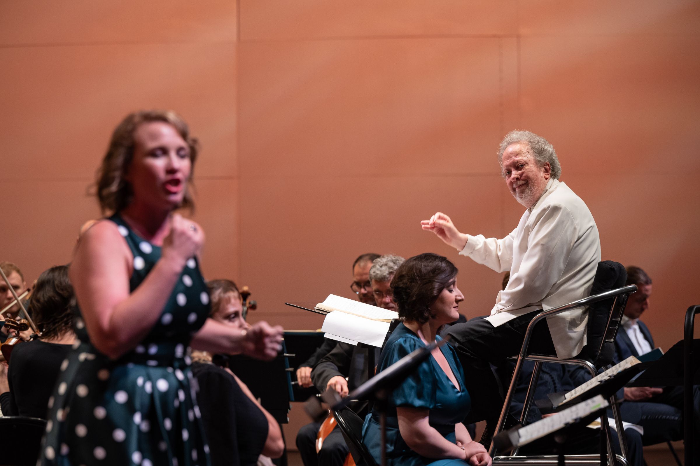 John Nelson dirige <i>Béatrice et Bénédict</i> au Festival Berlioz &copy; Bruno Moussier