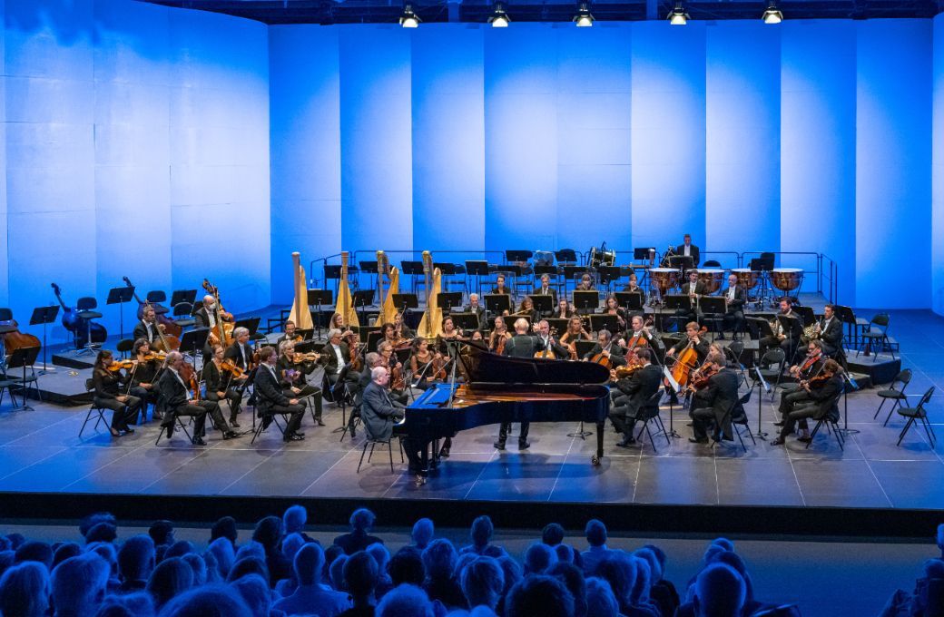 Philippe Cassard, l'Orchestre National de France et Thomas Hengelbrock au Festival Berlioz &copy; Bruno Moussier