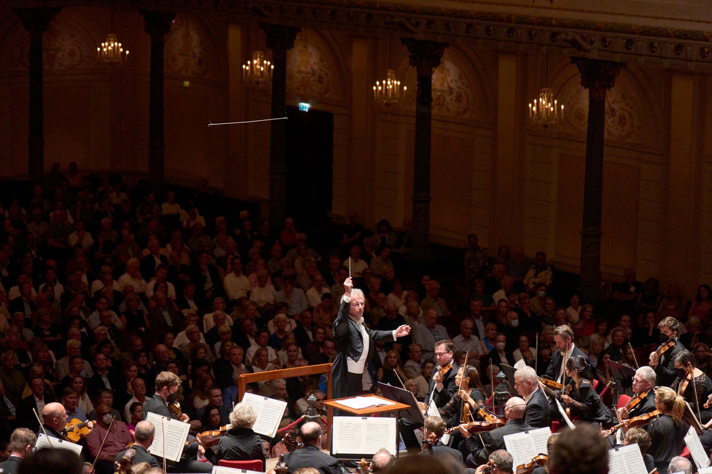Franz Welser-Möst © Roger Mastroianni, Courtesy of The Cleveland Orchestra