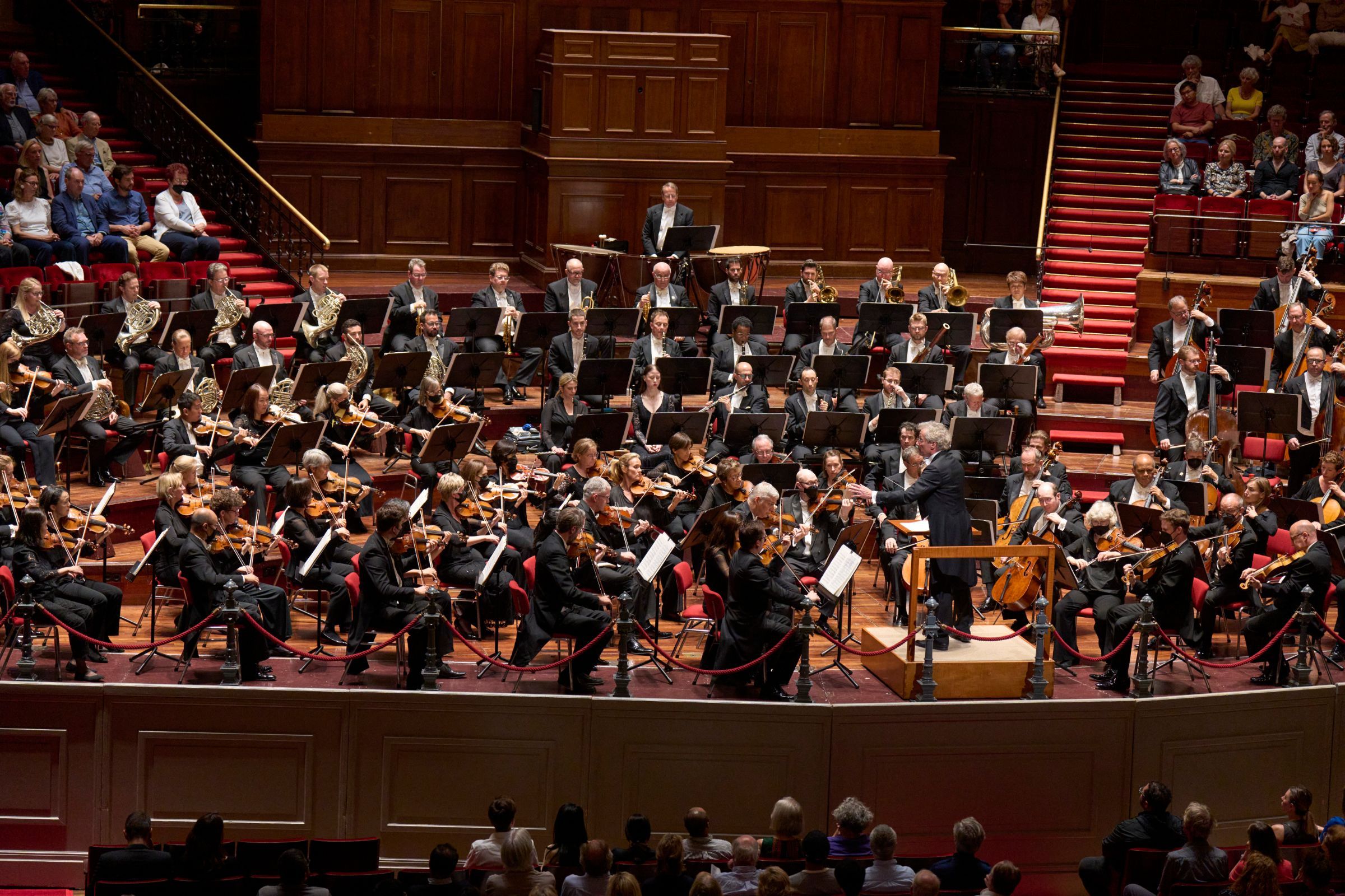 Franz Welser-Möst dirigiert das Cleveland Orchestra © Roger Mastroianni, Courtesy of The Cleveland Orchestra