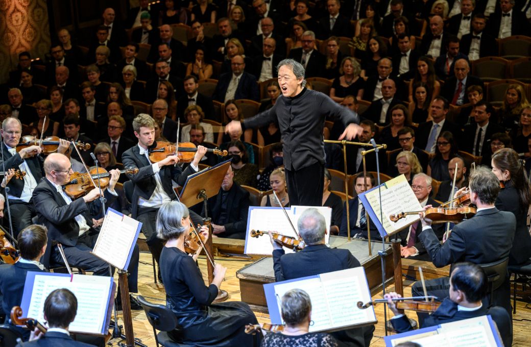 Myung-whun Chung conducts the Munich Philharmonic © Dvořák's Prague | Petra Hajská