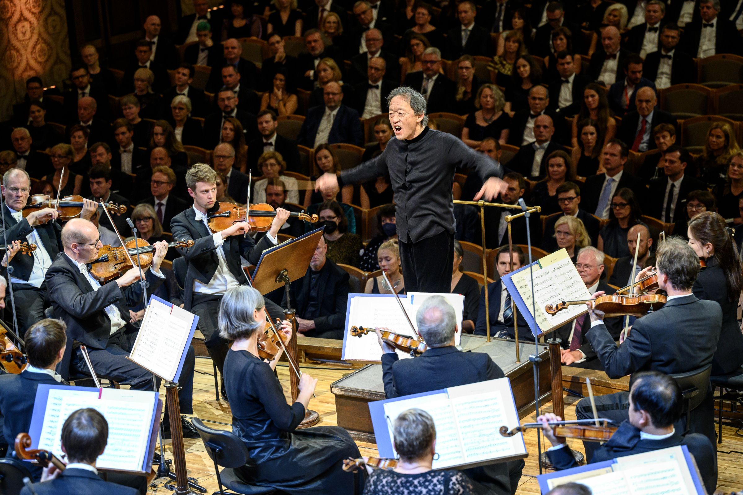 Myung-whun Chung conducts the Munich Philharmonic © Dvořák's Prague | Petra Hajská