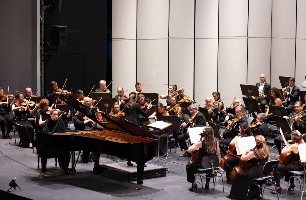 Pierre-Laurent Aimard, Marta Gardolińska en la direcci&oacute;n y la Sinf&oacute;nica de Tenerife &copy; Miguel Barreto | Auditorio de Tenerife