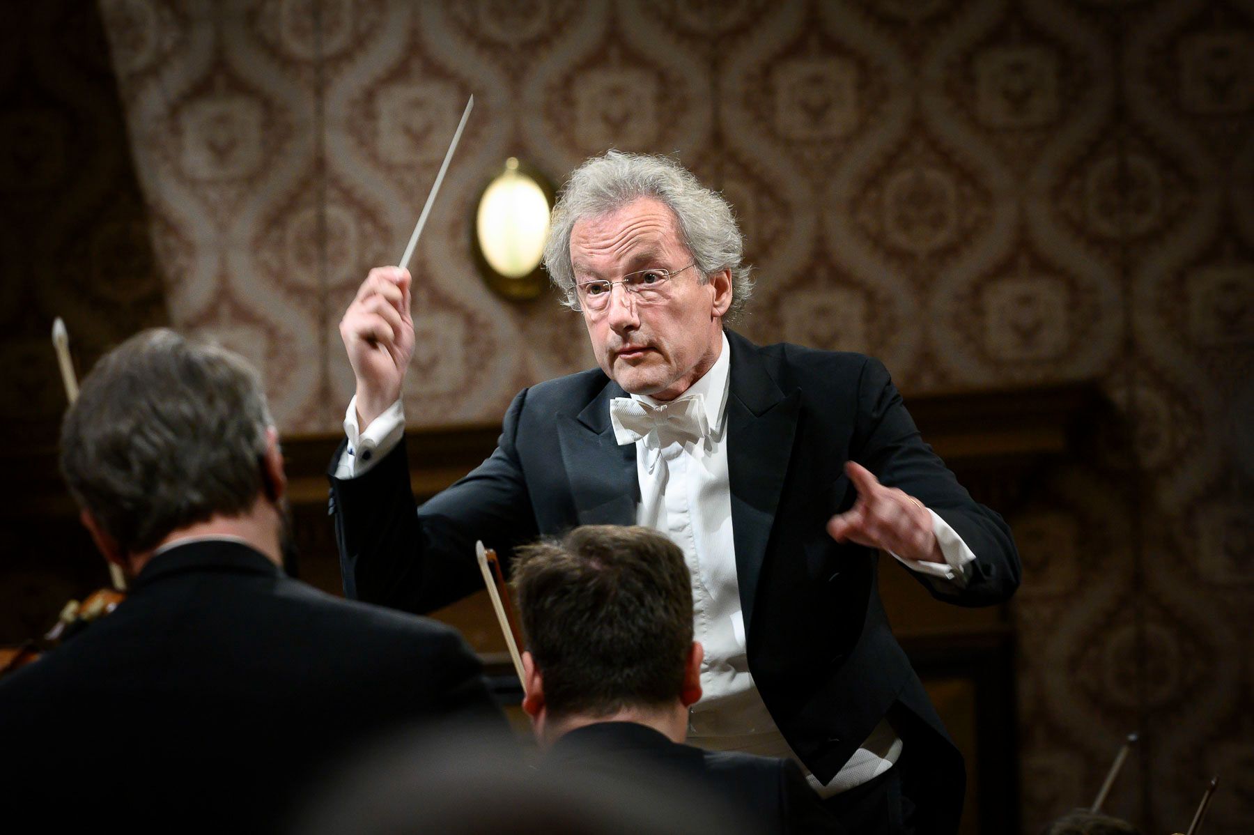 Franz Welser-Möst conducts The Cleveland Orchestra in the Rudolfinum &copy; Dvořák's Prague | Petra Hajská