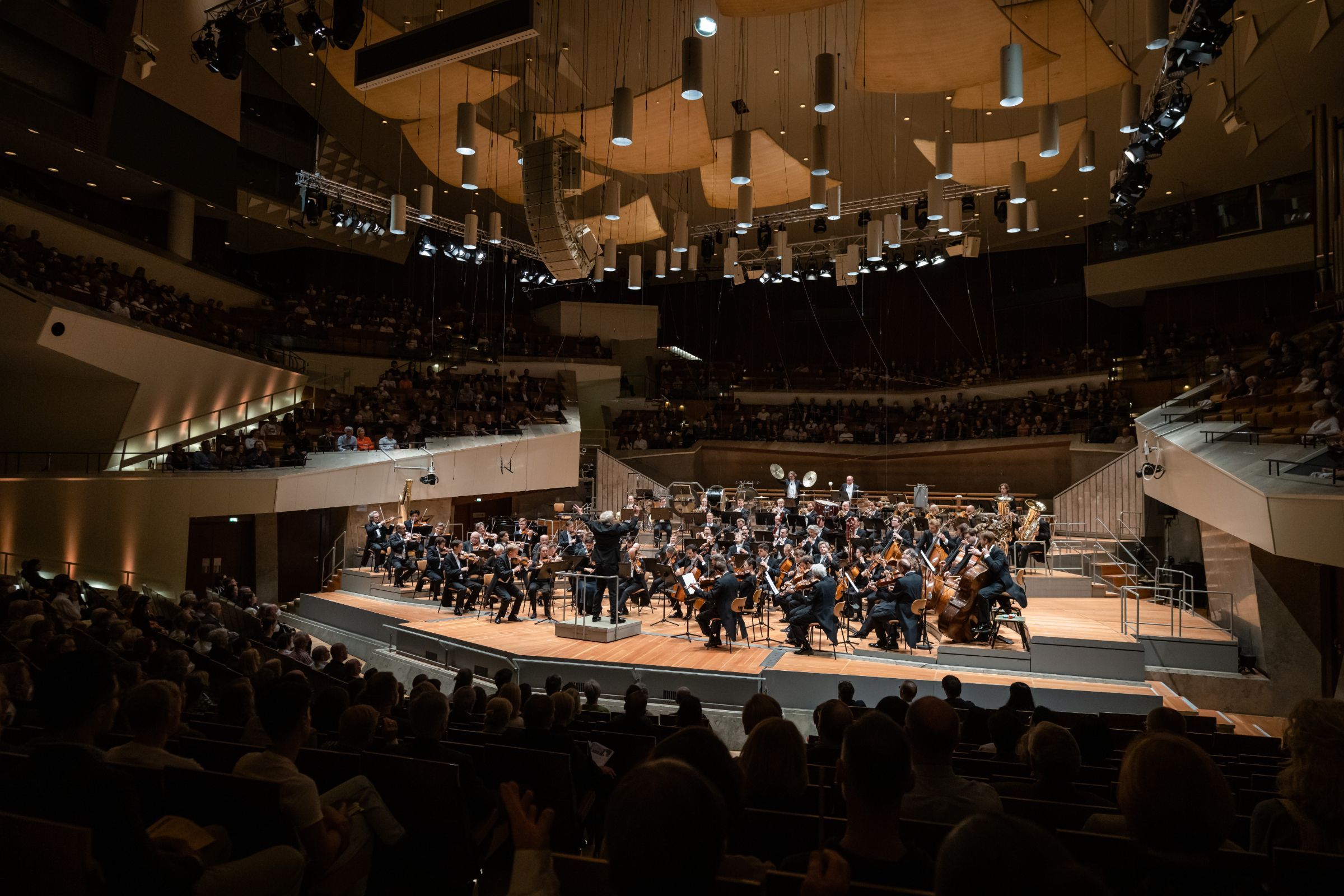 Thomas Adès conducts the Berliner Philharmoniker &copy; Stephan Rabold