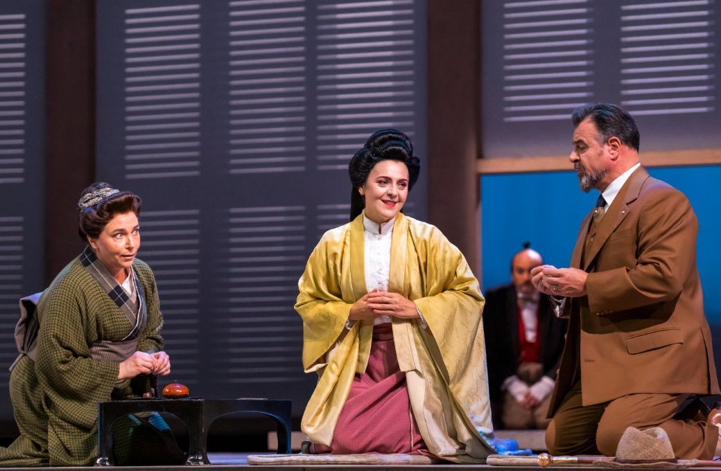 Christine Rice (Suzuki), Maria Agresta (Cio-Cio-San) and Carlos Álvarez (Sharpless) © ROH | Tristram Kenton