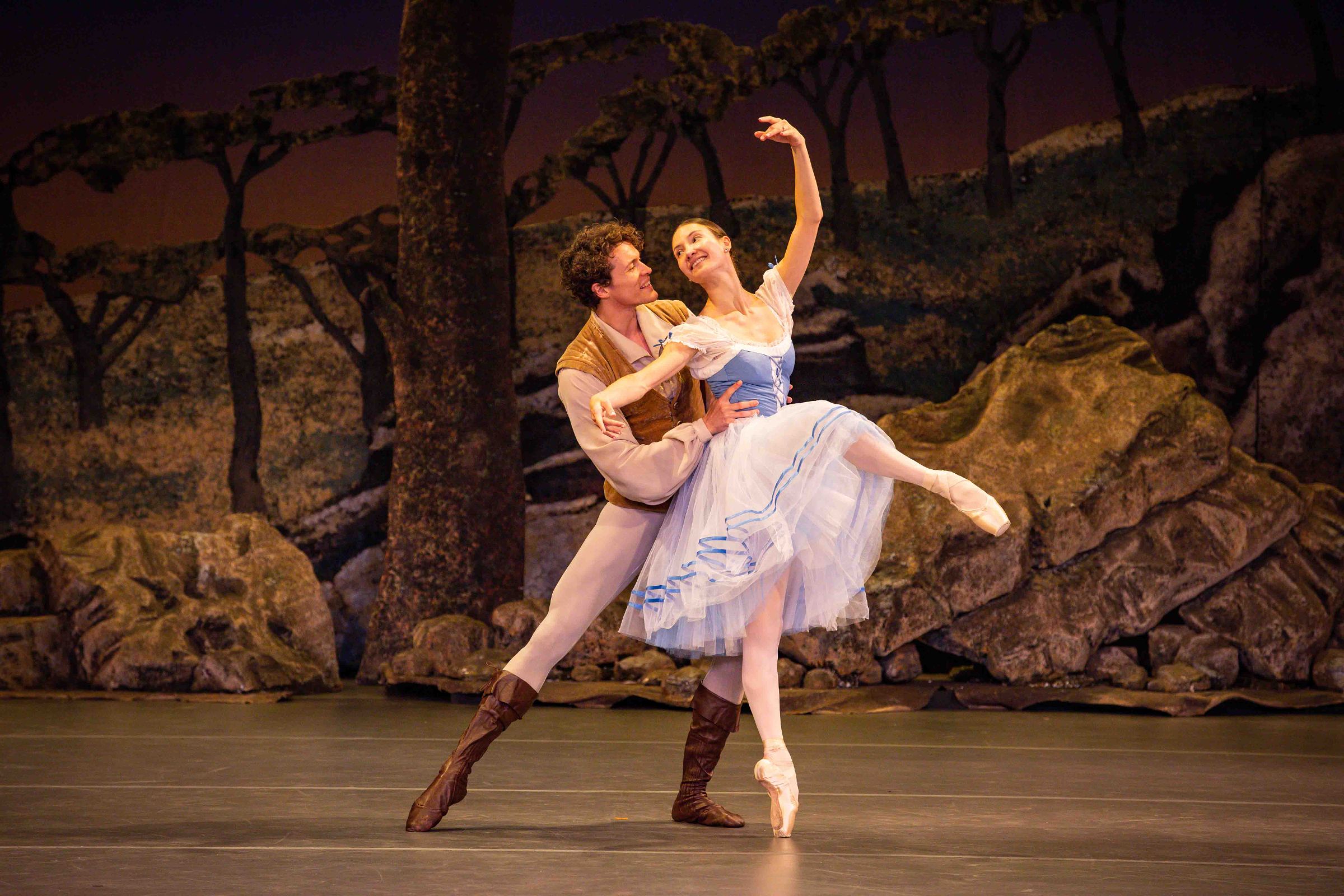Christine Shevchenko and Oleksii Tiutiunnyk in <i>Giselle</i> &copy; Mark Senior
