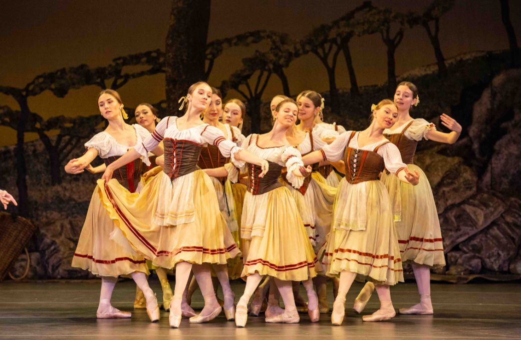 The United Ukrainian Ballet in <i>Giselle</i> &copy; Mark Senior