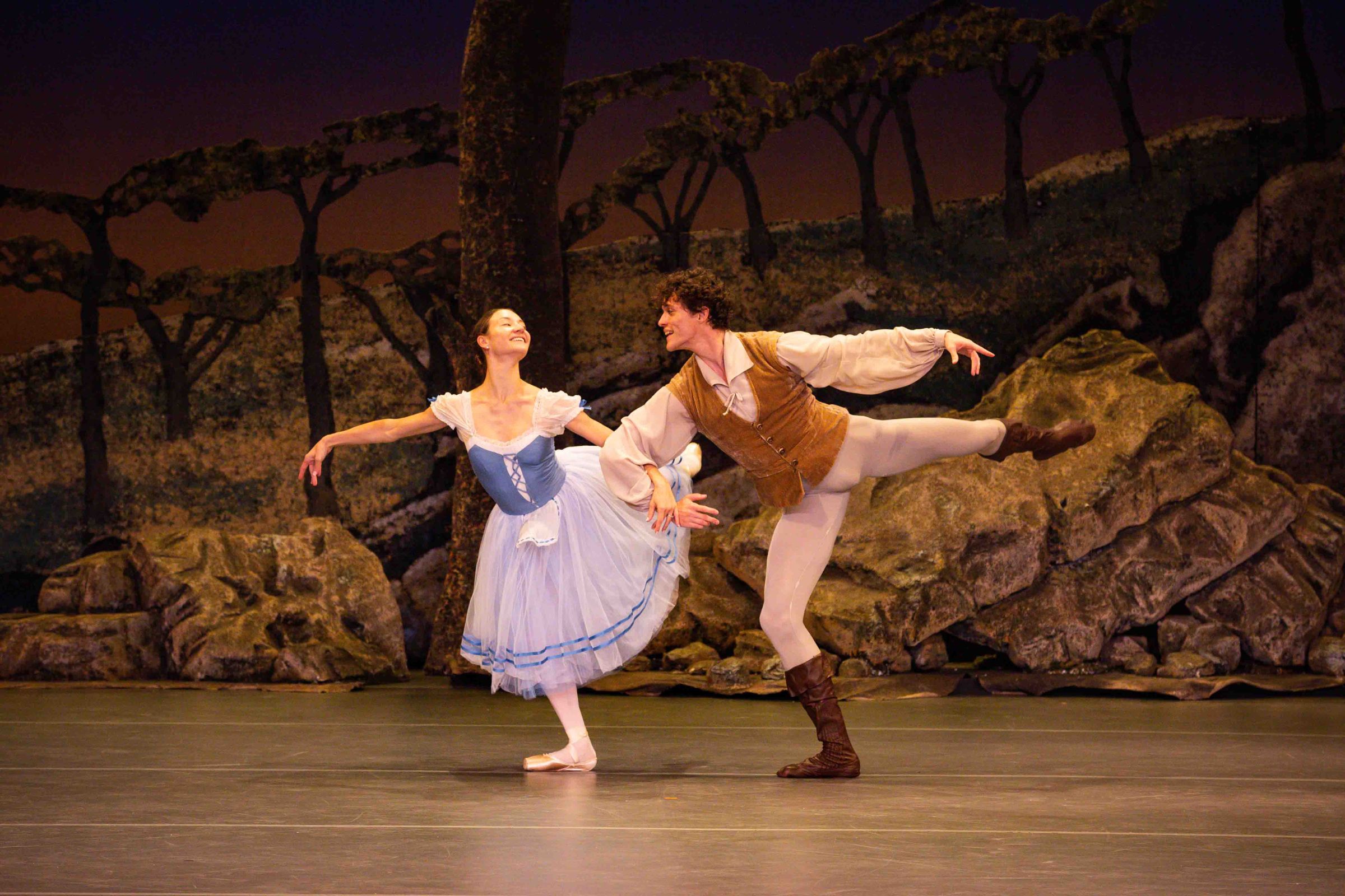 Christine Shevchenko and Oleksii Tiutiunnyk in *Giselle( &copy; Mark Senior