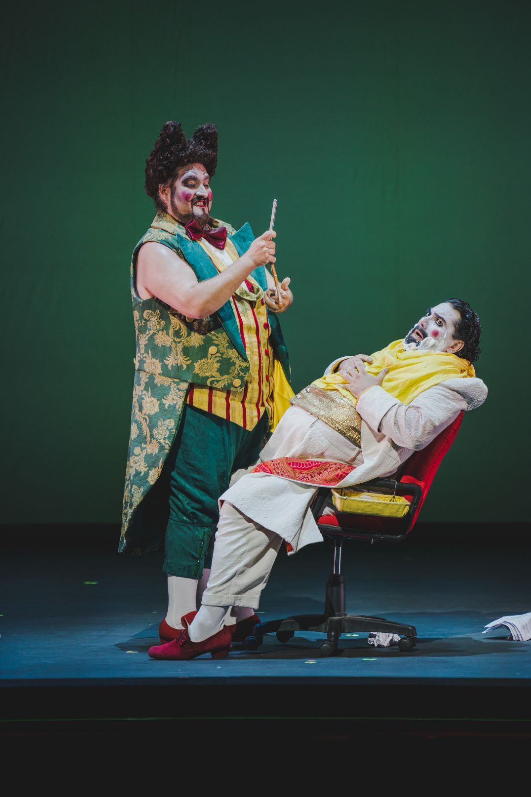 Nicola Alaimo (Figaro) and Fabio Capitanucci (Don Bartolo) &copy; Michele Monasta | Maggio Musicale Fiorentino