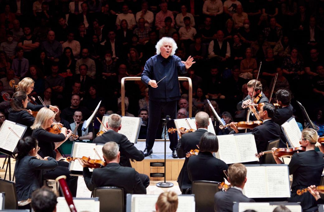 Sir Simon Rattle conducts the London Symphony Orchestra © LSO | Kevin Leighton