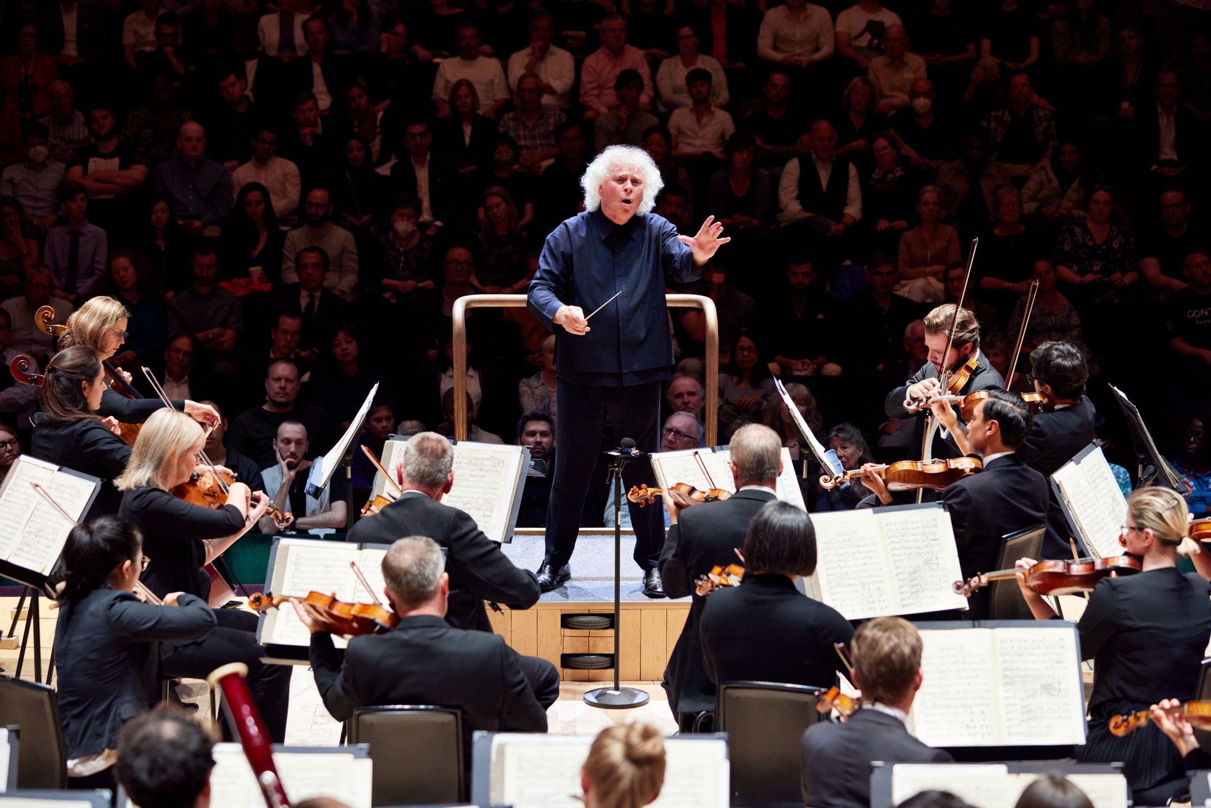 Sir Simon Rattle conducts the London Symphony Orchestra © LSO | Kevin Leighton