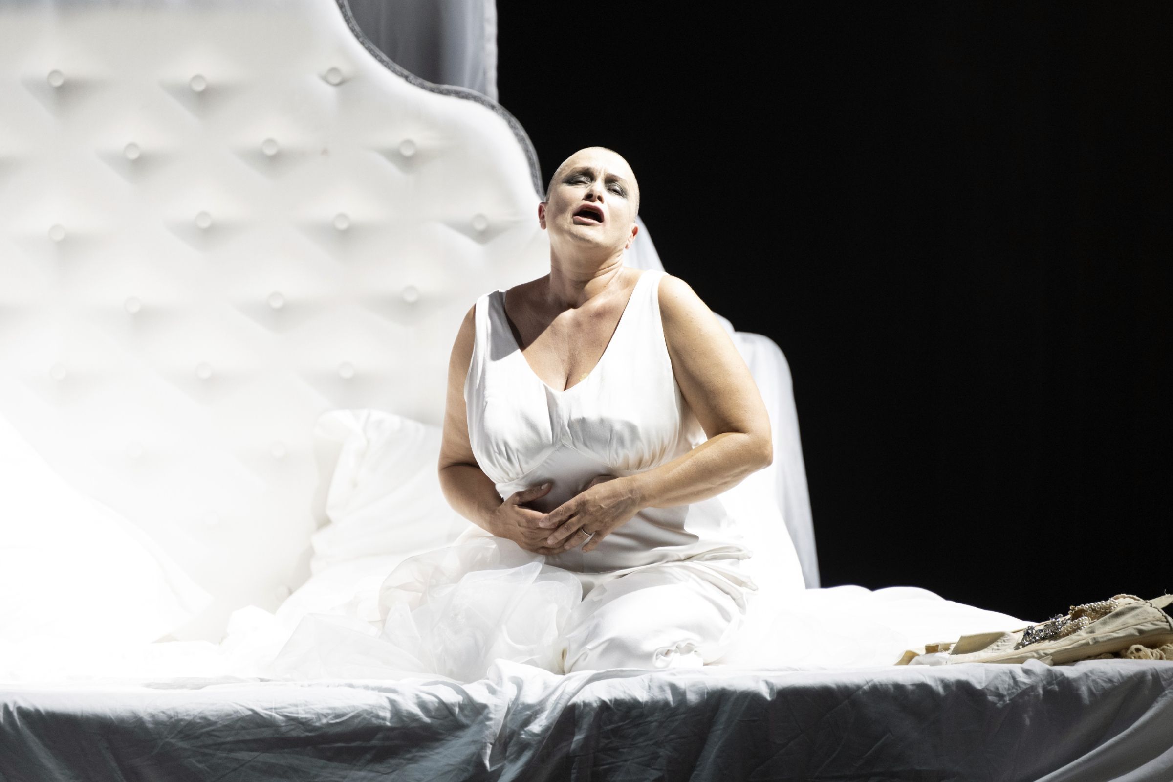 Ángeles Blancas Gulín (Emilia Marty) &copy; Richard Hubert Smith