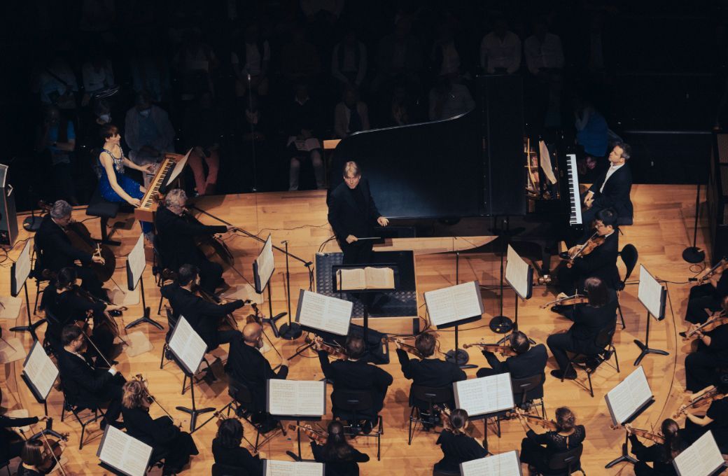 Esa-Pekka Salonen dirige la <i>Turangalîla-Symphonie</i> à la Philharmonie de Paris © Ava du Parc
