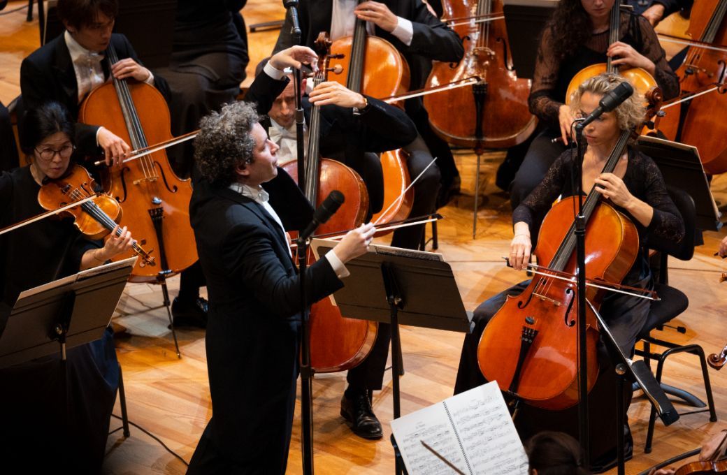 Gustavo Dudamel dirige la <i>Neuvième</i> de Mahler à la Philharmonie © Elisa Haberer / Opéra national de Paris