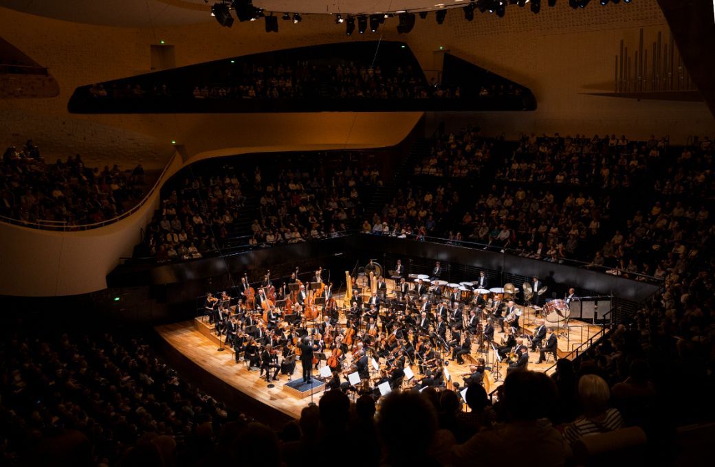 L'Orchestre de l'Opéra national de Paris dans la <i>Neuvième</i> de Mahler © Elisa Haberer / Opéra national de Paris