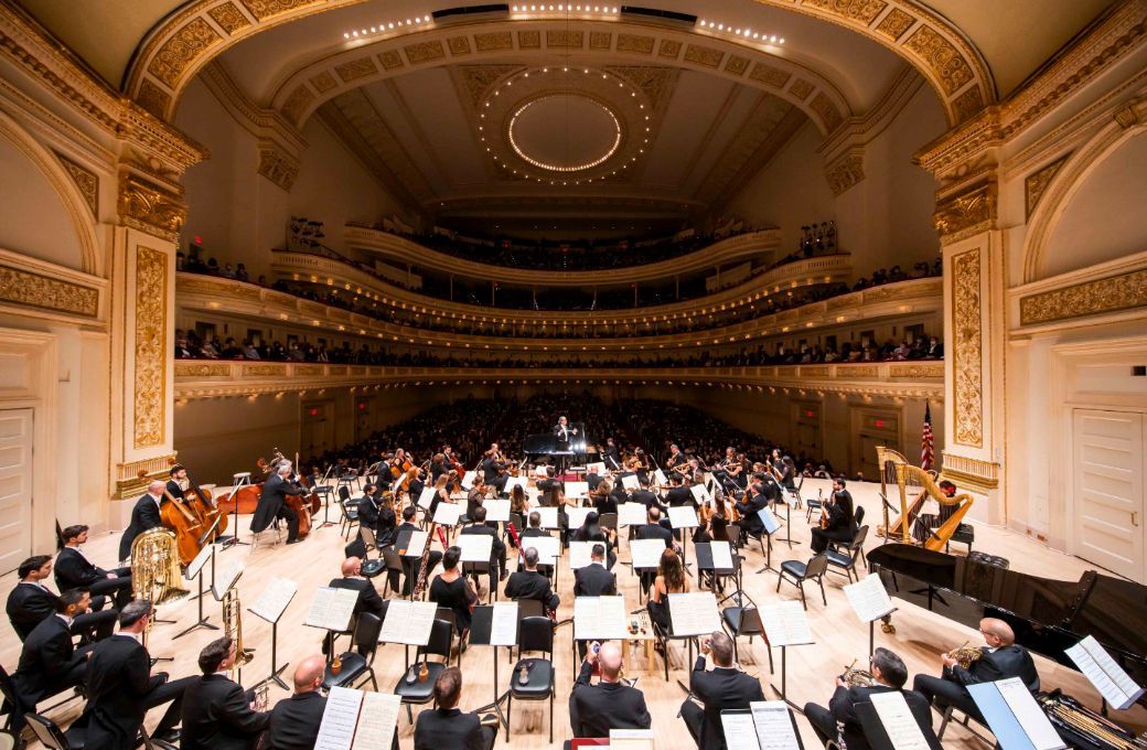 The Orquesta Titular del Teatro Real and Juanjo Mena in Carnegie Hall © Chris Lee