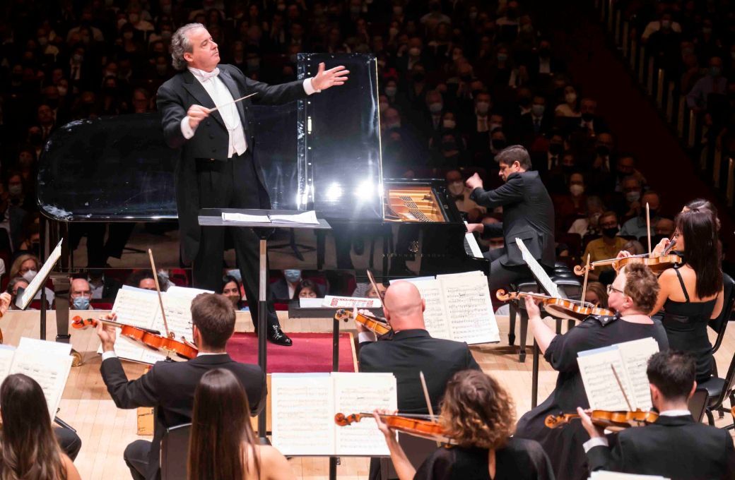 Juanjo Mena, Javier perianes and the Orquesta Titular del Teatro Real &copy; Chris Lee